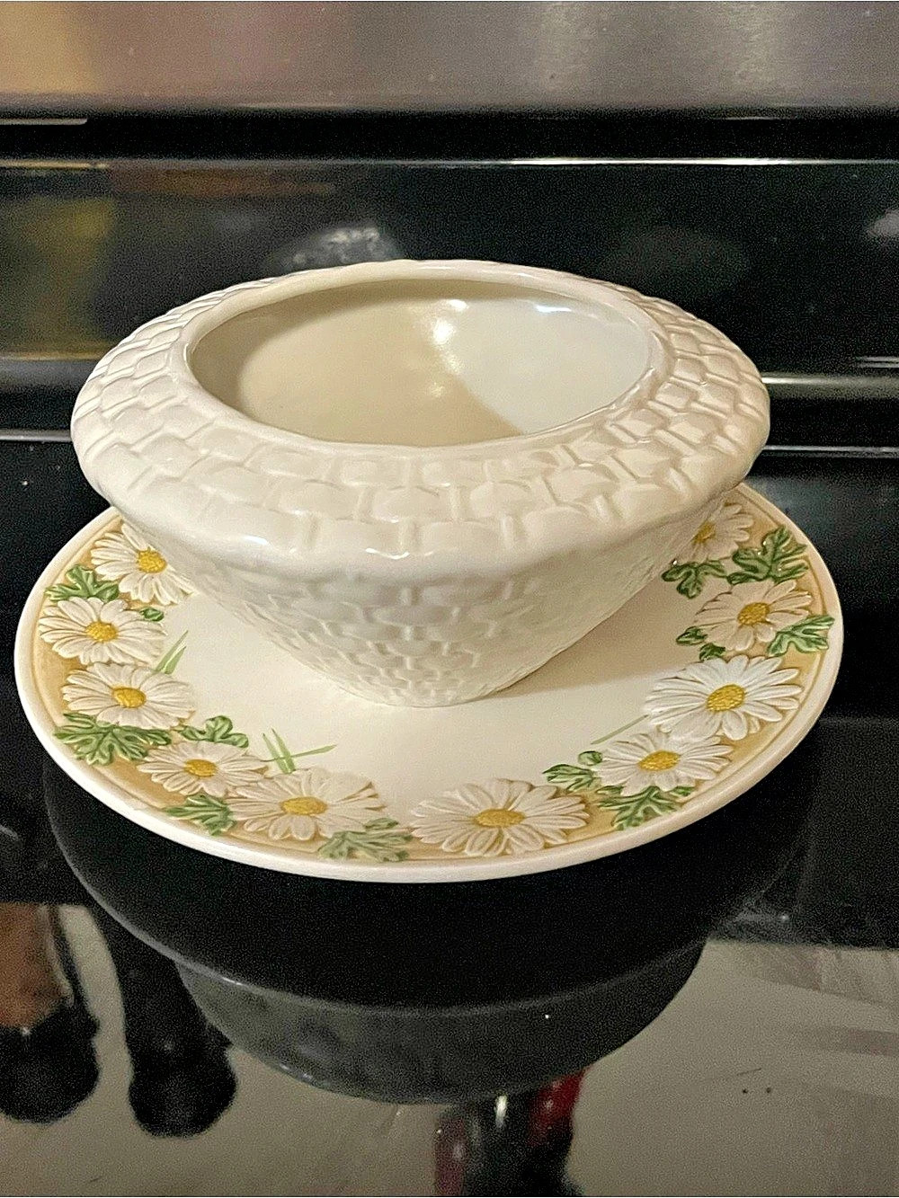 Metlox Poppy Trail Sculptured Daisy Basket Weave Gravy Bowl with Saucer Floral